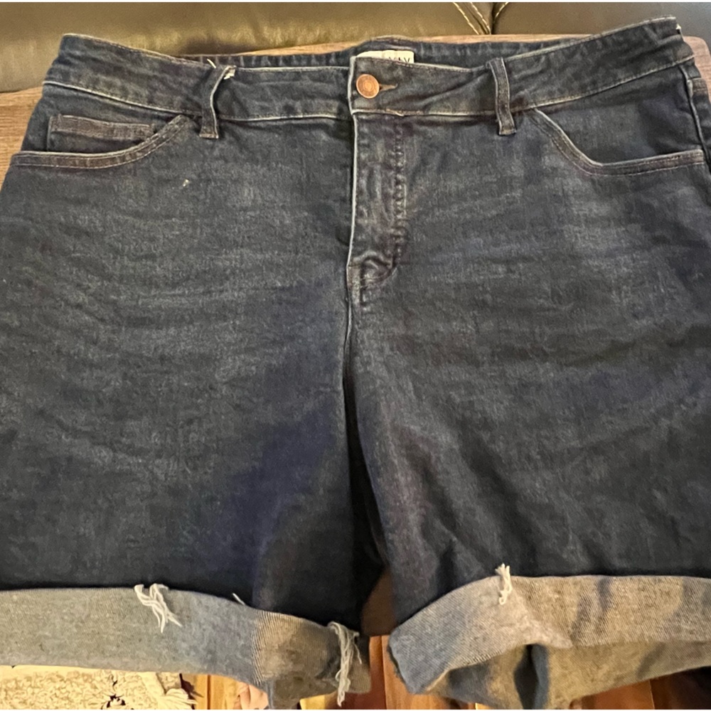 UNIVERSAL THREAD HIGH RISE BERMUDA BLUE DENIM SHORTS - size 18W